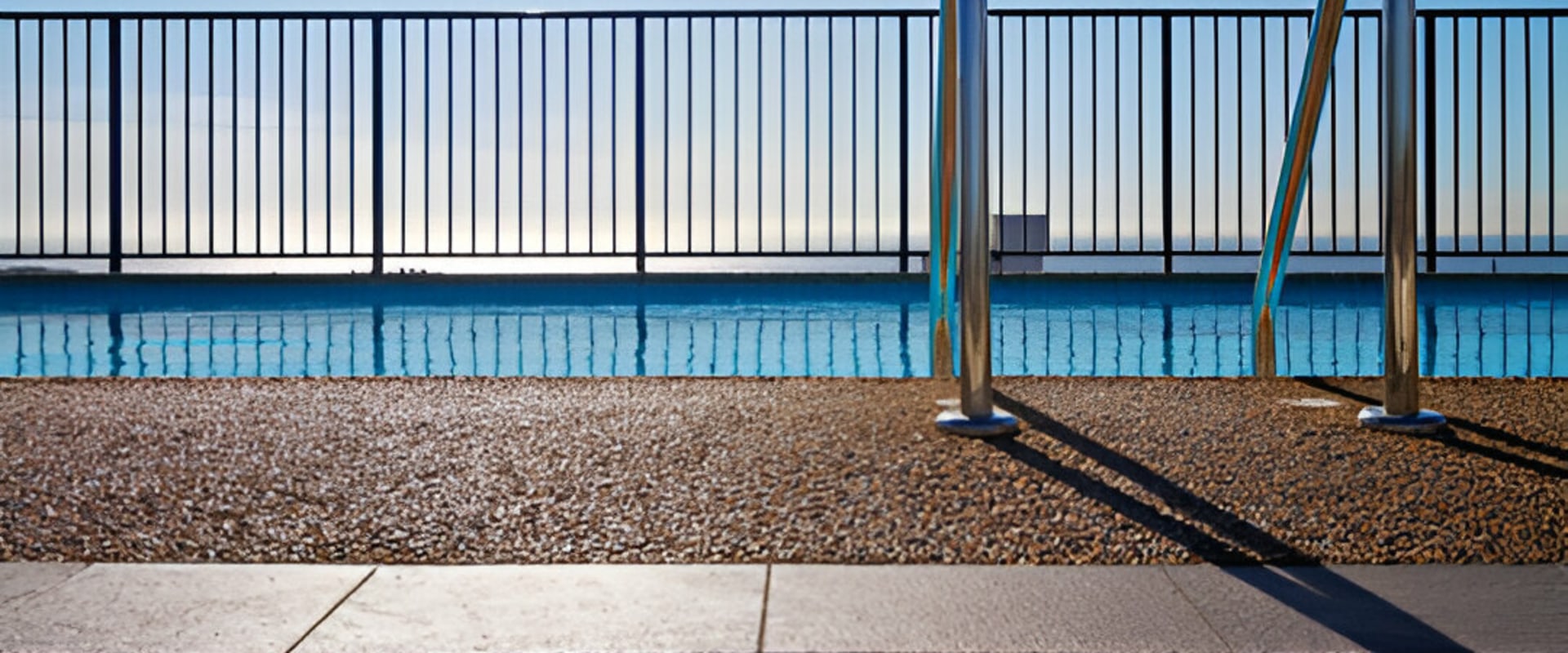 Top Reasons to Choose Aluminium Fencing for Your Pool Area