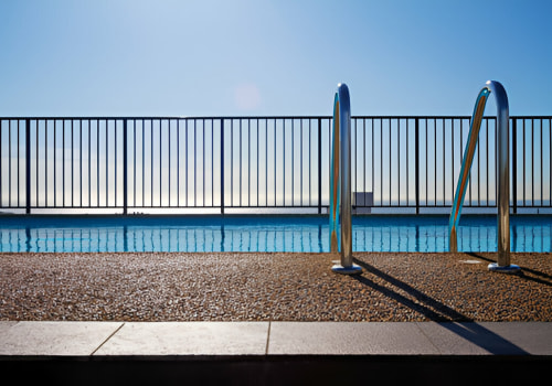Top Reasons to Choose Aluminium Fencing for Your Pool Area